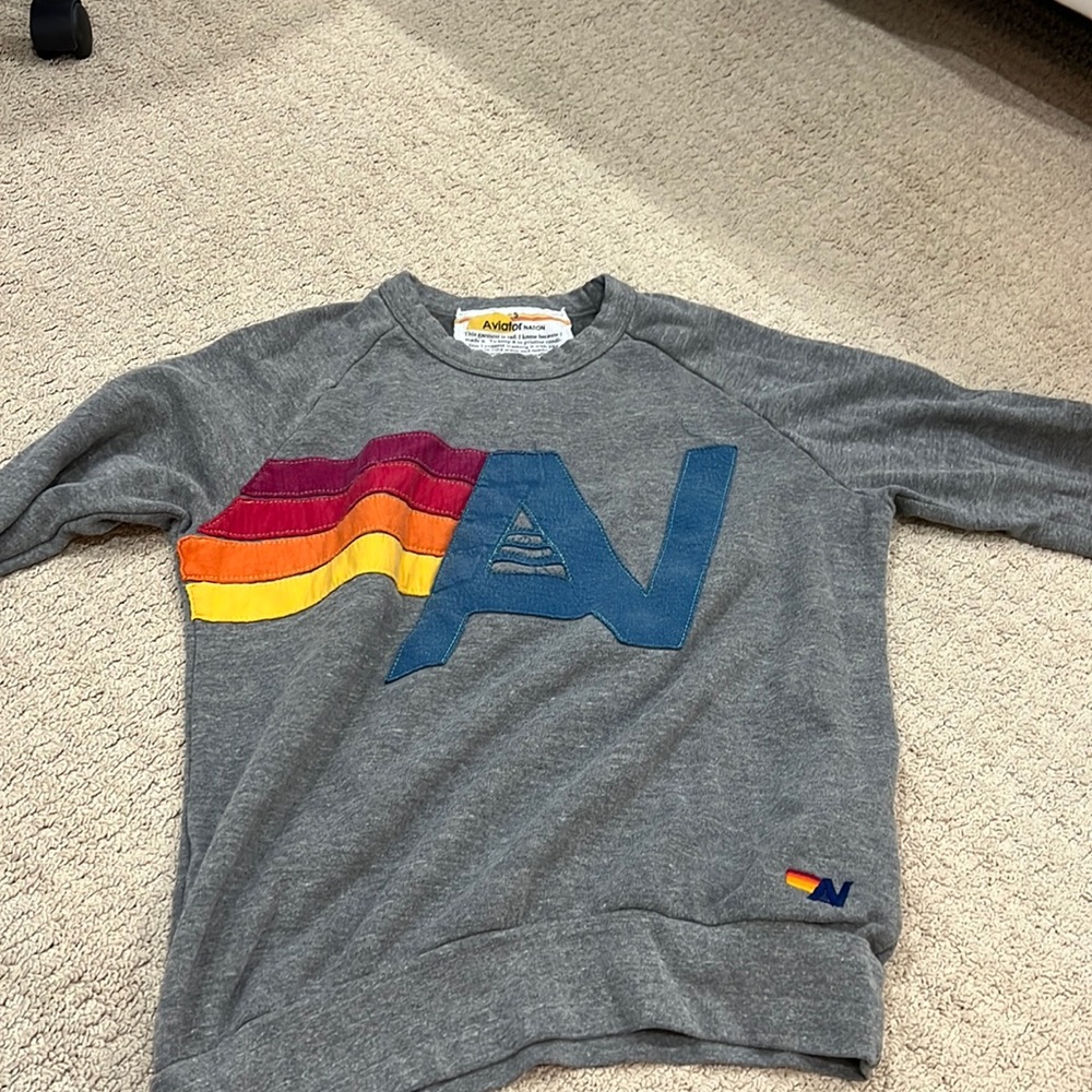 S AV crewneck